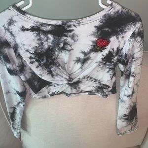 Long sleeve black & white crop top